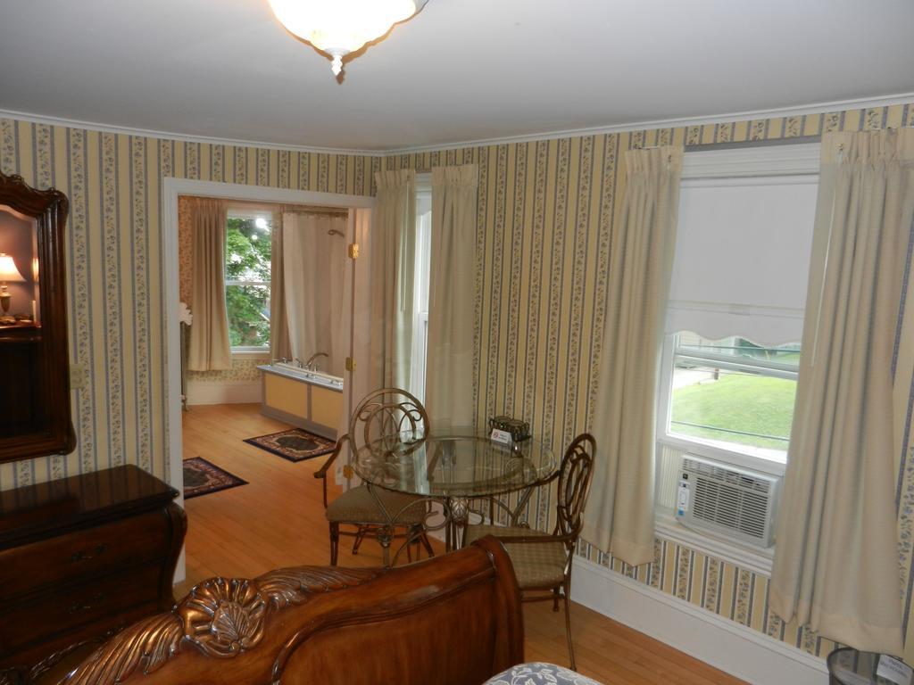 Ice Fish Inn Millinocket Room photo