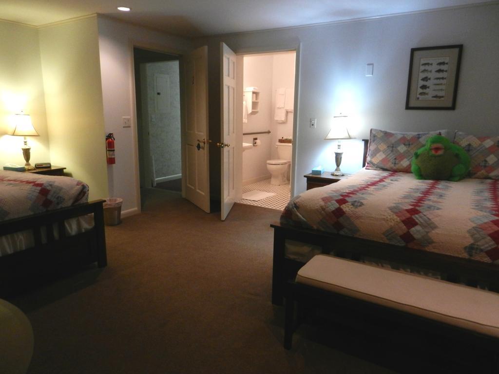 Ice Fish Inn Millinocket Room photo