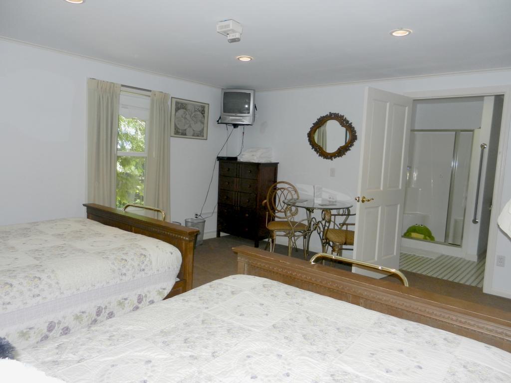 Ice Fish Inn Millinocket Room photo