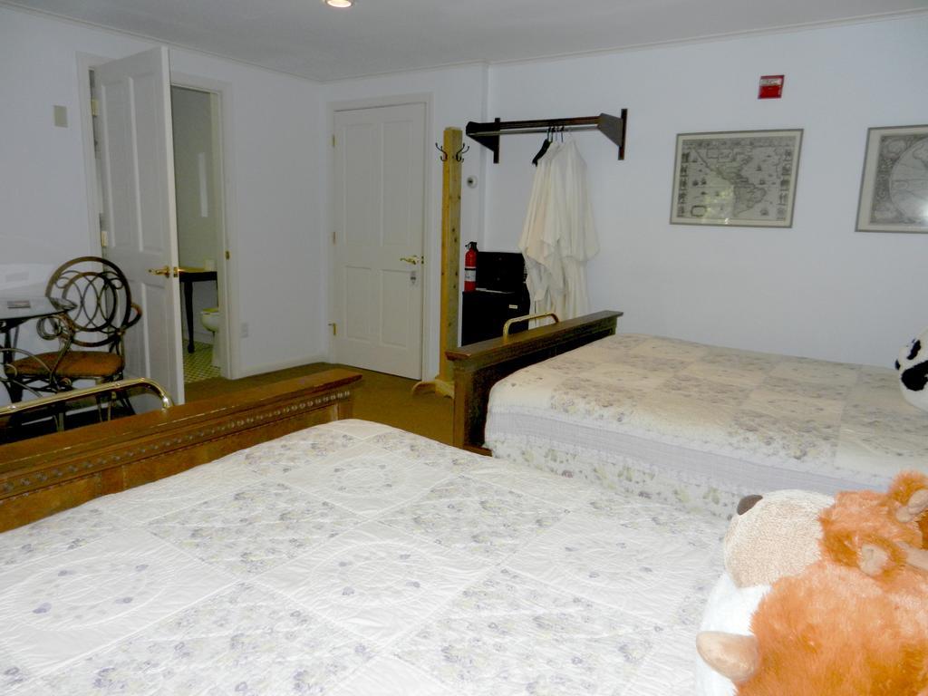 Ice Fish Inn Millinocket Room photo