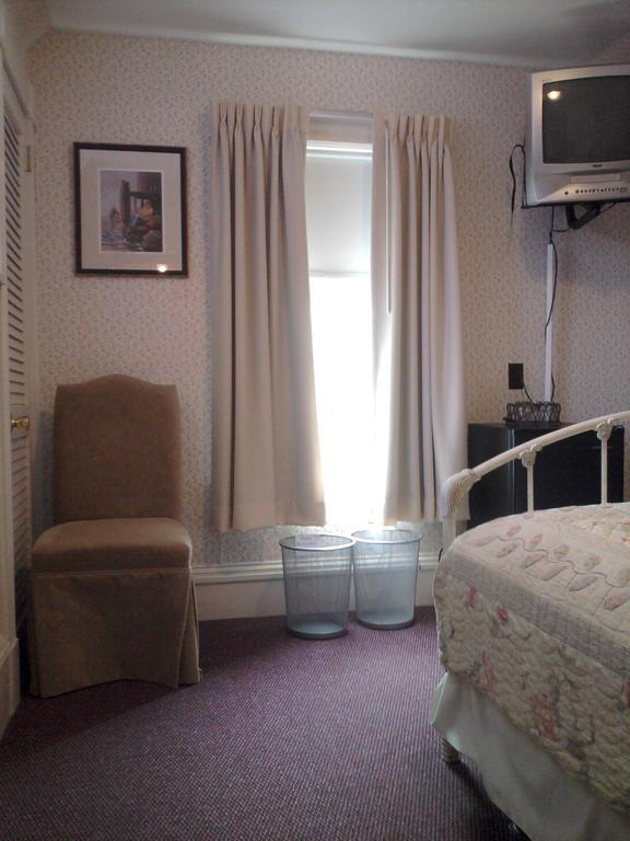 Ice Fish Inn Millinocket Room photo