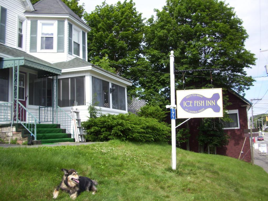 Ice Fish Inn Millinocket Exterior photo